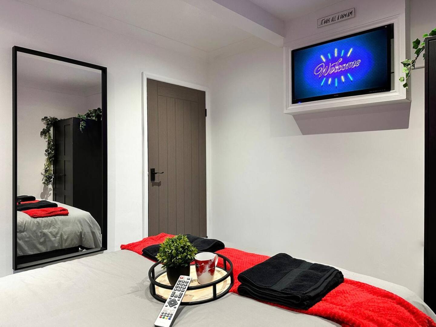 Boutique Backyard Bungalow - Brimsdown Enfield Eksteriør bilde